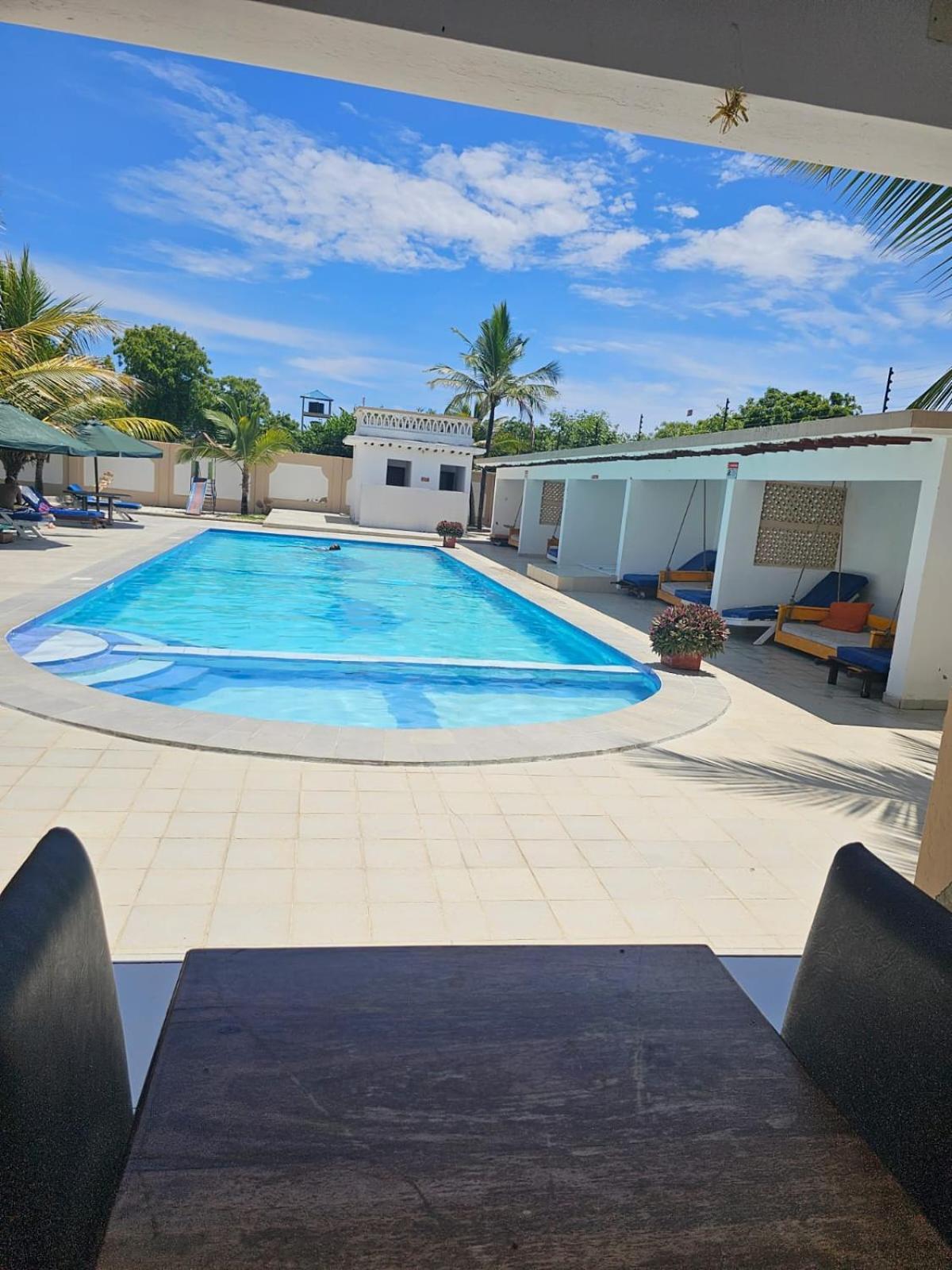 Leomilo Holidays Diani Beach Buitenkant foto