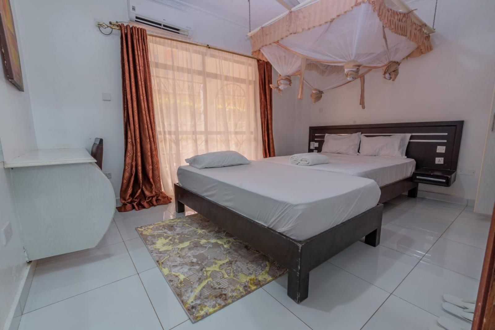 Leomilo Holidays Diani Beach Buitenkant foto